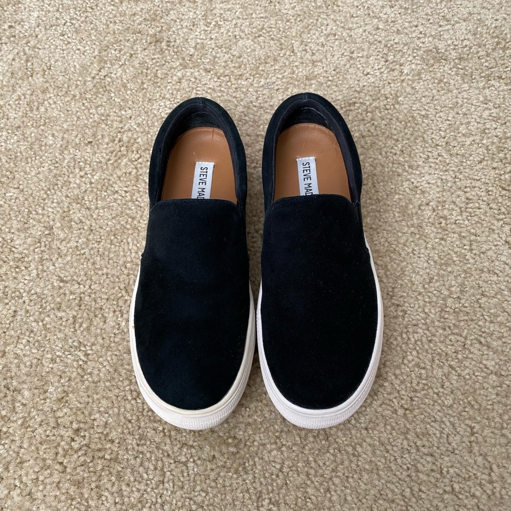 Steve Madden Gill Sneaker (Black Slip-Ons)
